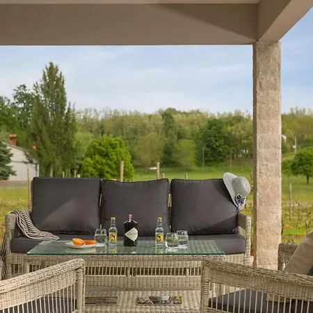 Vakantiehuis Charmante Mit Gepflegtem Garten Und Beheiztem Pool By Interhome Cubanici