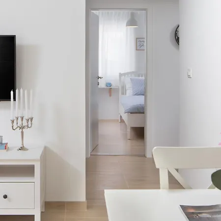 Dom wakacyjny Charmante Mit Gepflegtem Garten Und Beheiztem Pool By Interhome *