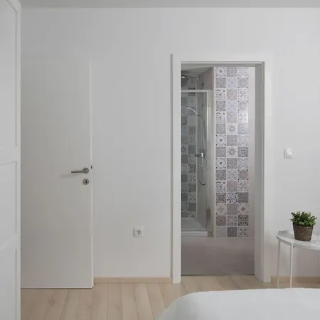 Charmante Mit Gepflegtem Garten Und Beheiztem Pool By Interhome *
