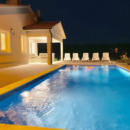 Charmante Mit Gepflegtem Garten Und Beheiztem Pool By Interhome Dom wakacyjny *