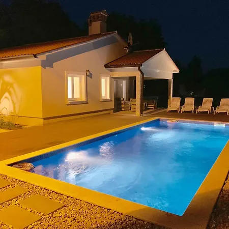 Charmante Mit Gepflegtem Garten Und Beheiztem Pool By Interhome Cubanici