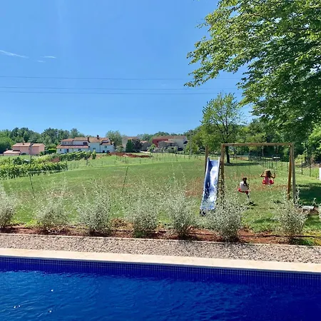 Dom wakacyjny Charmante Mit Gepflegtem Garten Und Beheiztem Pool By Interhome *