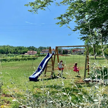 Charmante Mit Gepflegtem Garten Und Beheiztem Pool By Interhome Vakantiehuis