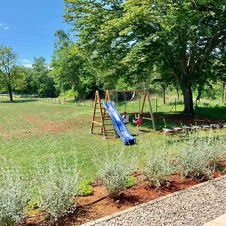 Charmante Mit Gepflegtem Garten Und Beheiztem Pool By Interhome Dom wakacyjny Cubanici