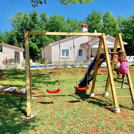 Charmante Mit Gepflegtem Garten Und Beheiztem Pool By Interhome Cubanici